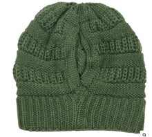 Load image into Gallery viewer, grace &amp; truth Women&#39;s Beanie Thankful
